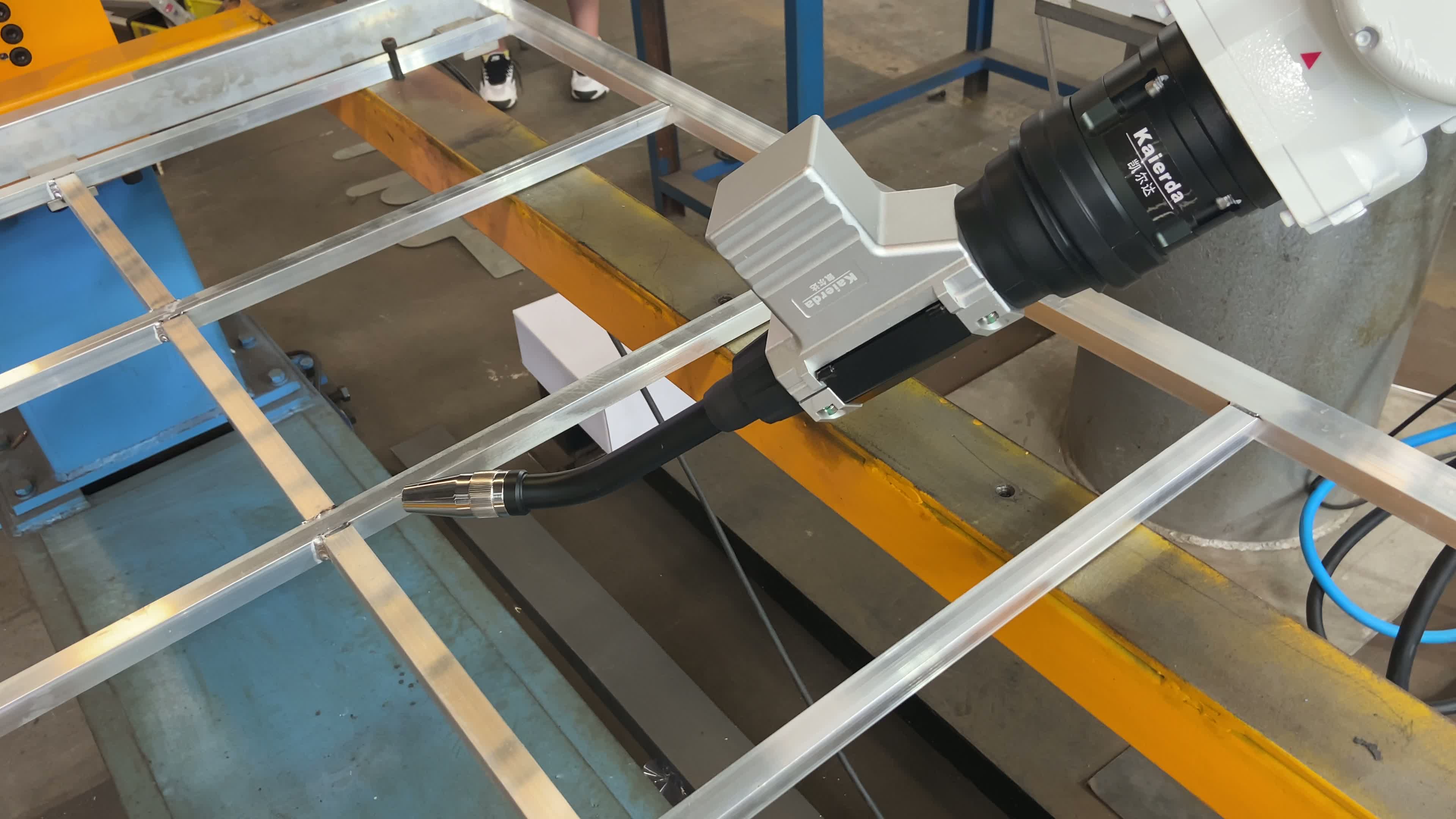 Carbon Servo
